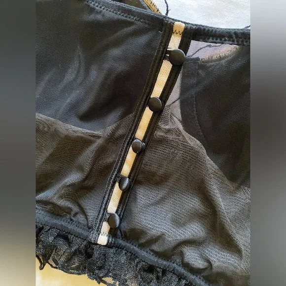 Victoria's Secret Black & Nude Dot Lace Ruched
Longline Bra - Picture 5 of 7